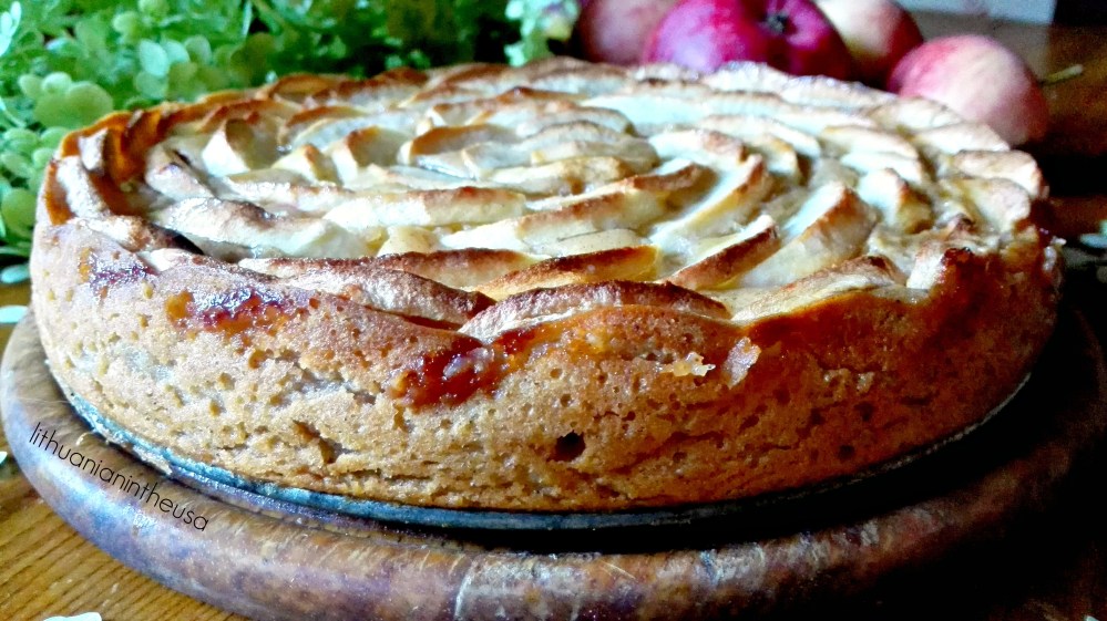 grazusis-obuoliu-pyragas-1-1