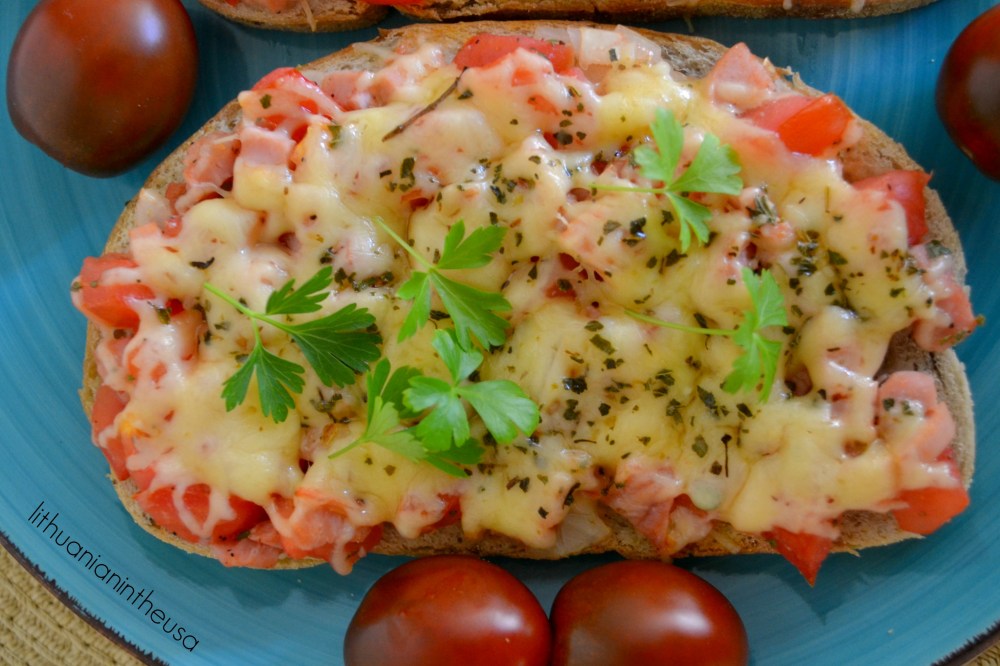 karsti-sumustiniai-su-kumpiu-ir-pomidorais-2-1