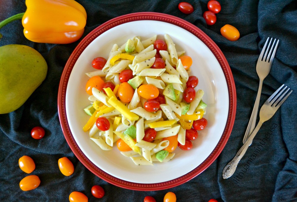 Spalvingos makaronu salotos (30) 1