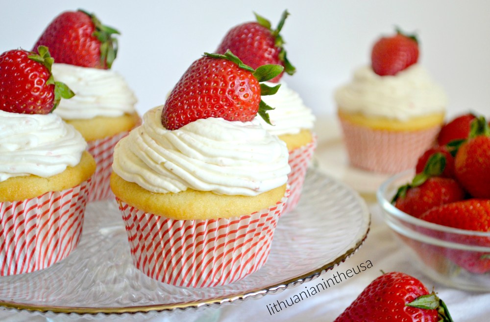 Strawberry cupcakes (10) 2