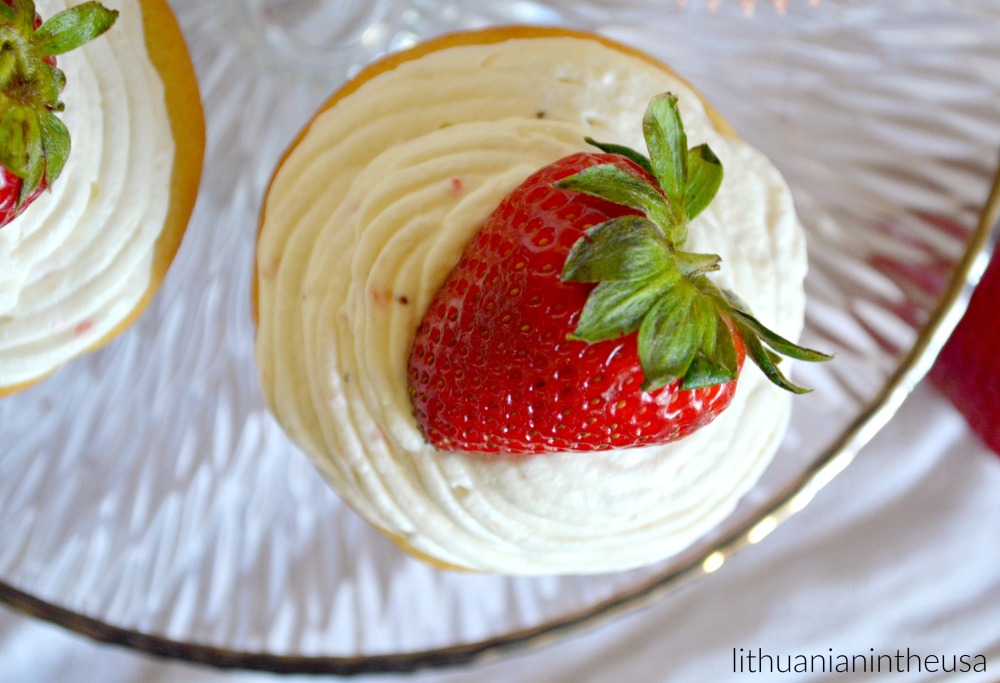 Strawberry cupcakes (11) 1