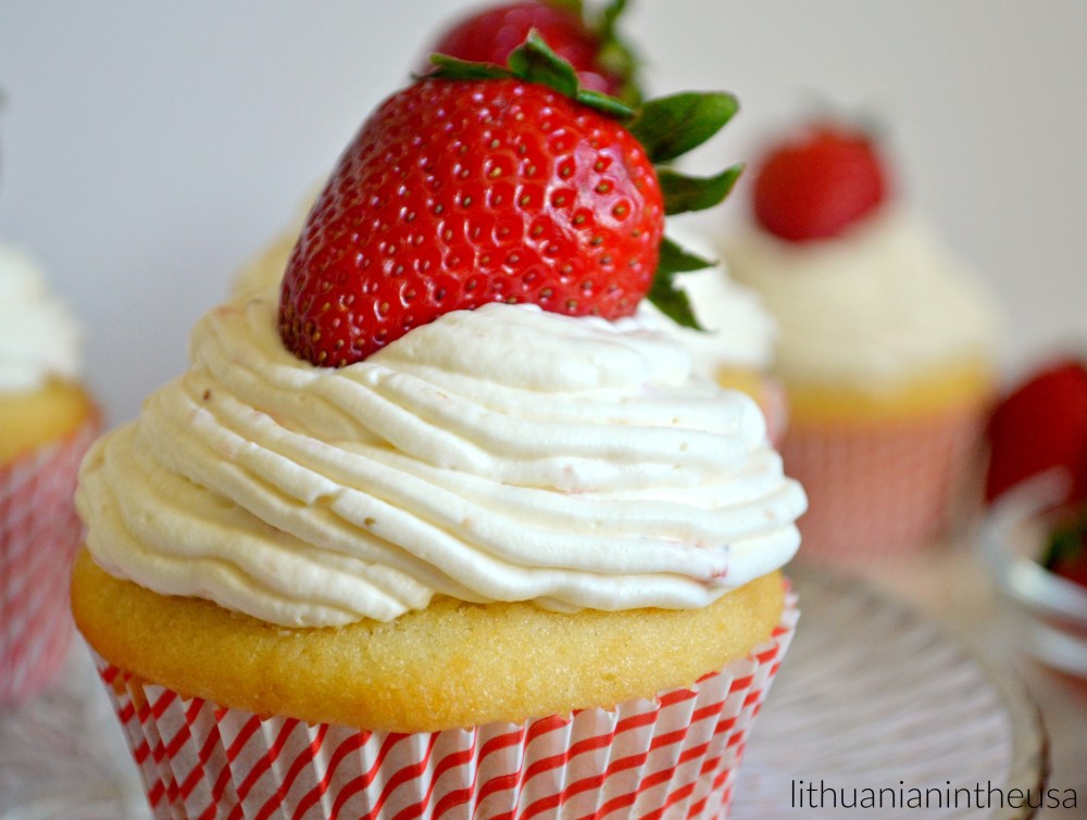 Strawberry cupcakes (39) 1
