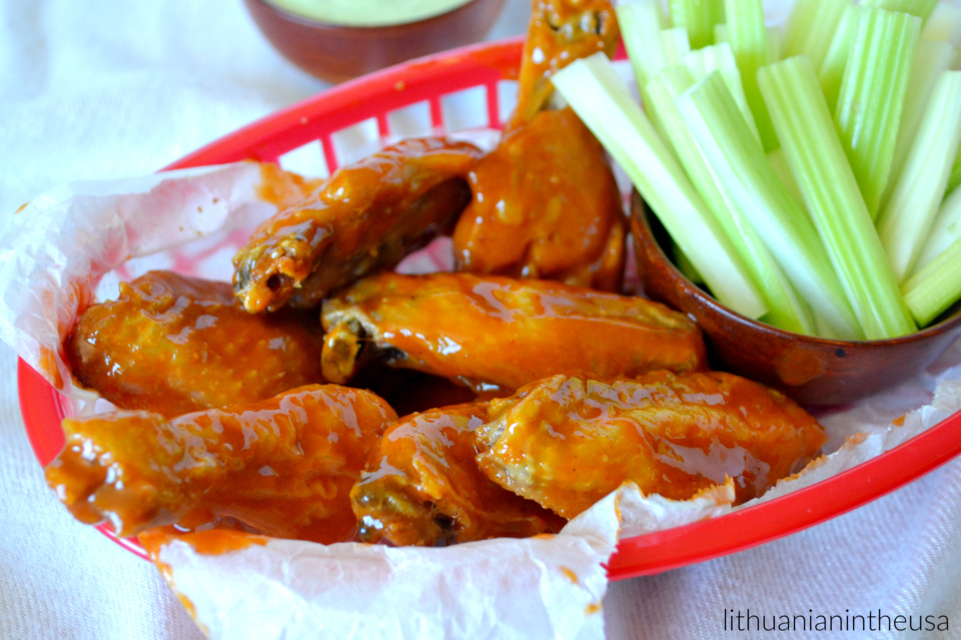 Vistienos sparneliai su bafalo padazu (4) 1