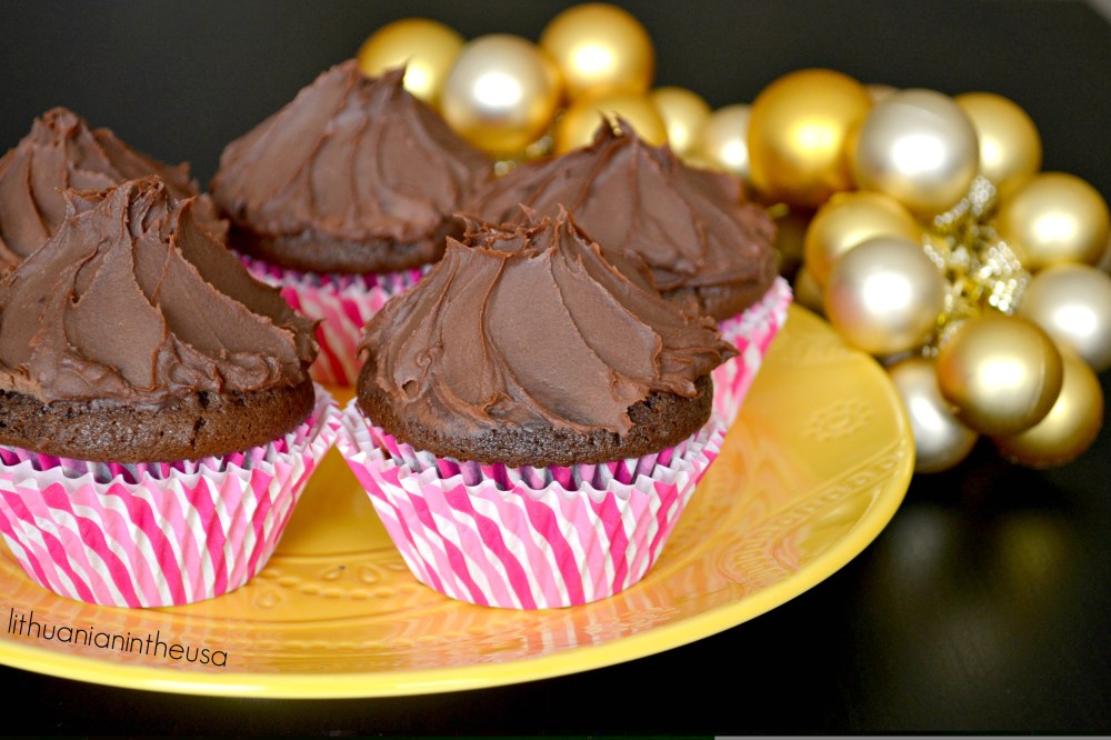 Devil's food cupcakes (43) 1