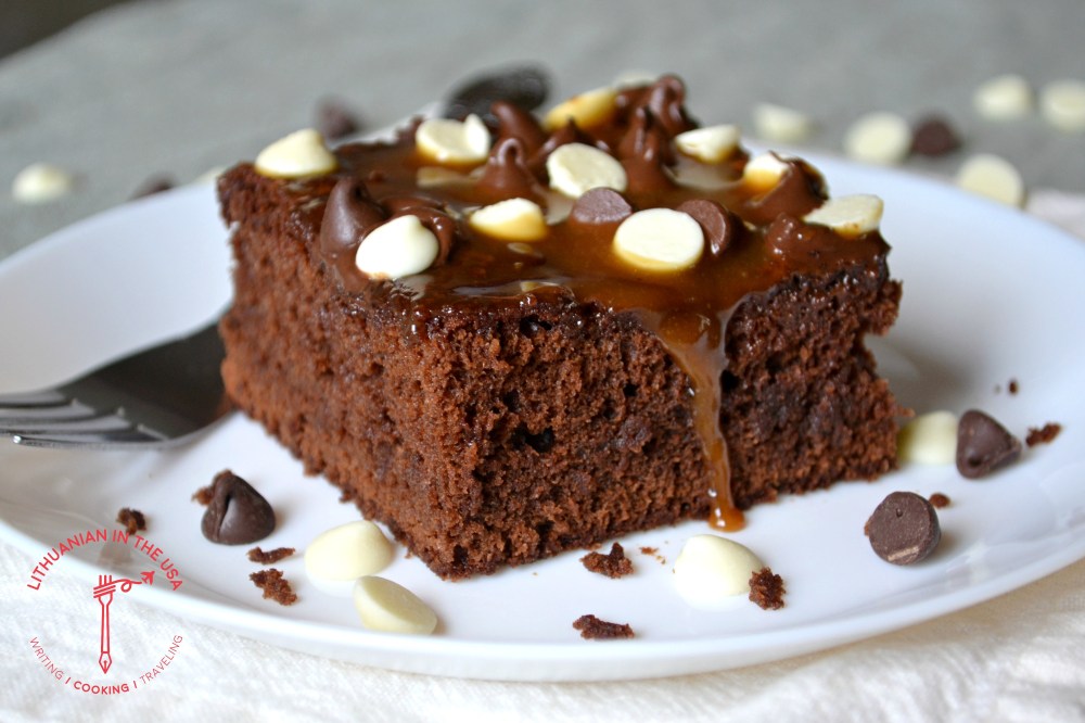 Sokoladinis pyragas su karameles uzpilu (5) 1