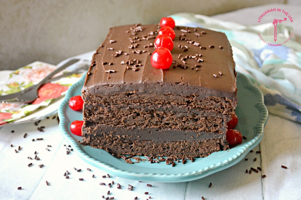 Sokoladinis tortas su romu dziovintomis slyvomis (1) 1
