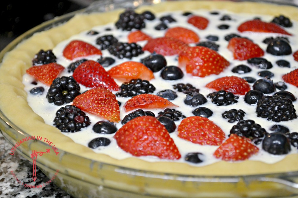 Pyragas su uogu ir grietines idaru (5) 1