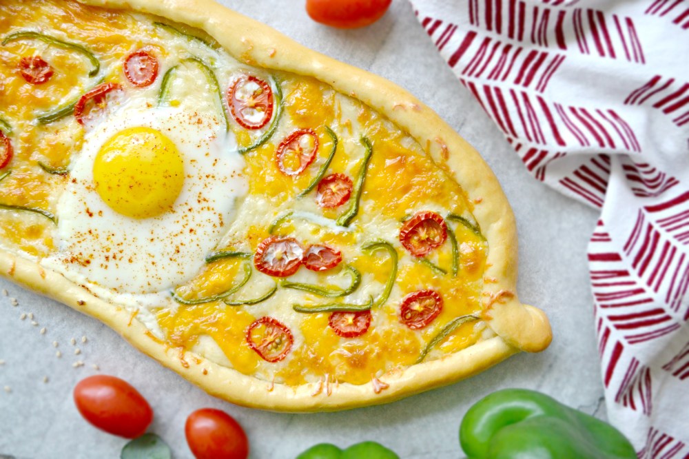 Turkiska pide su kiausiniu (80) 1