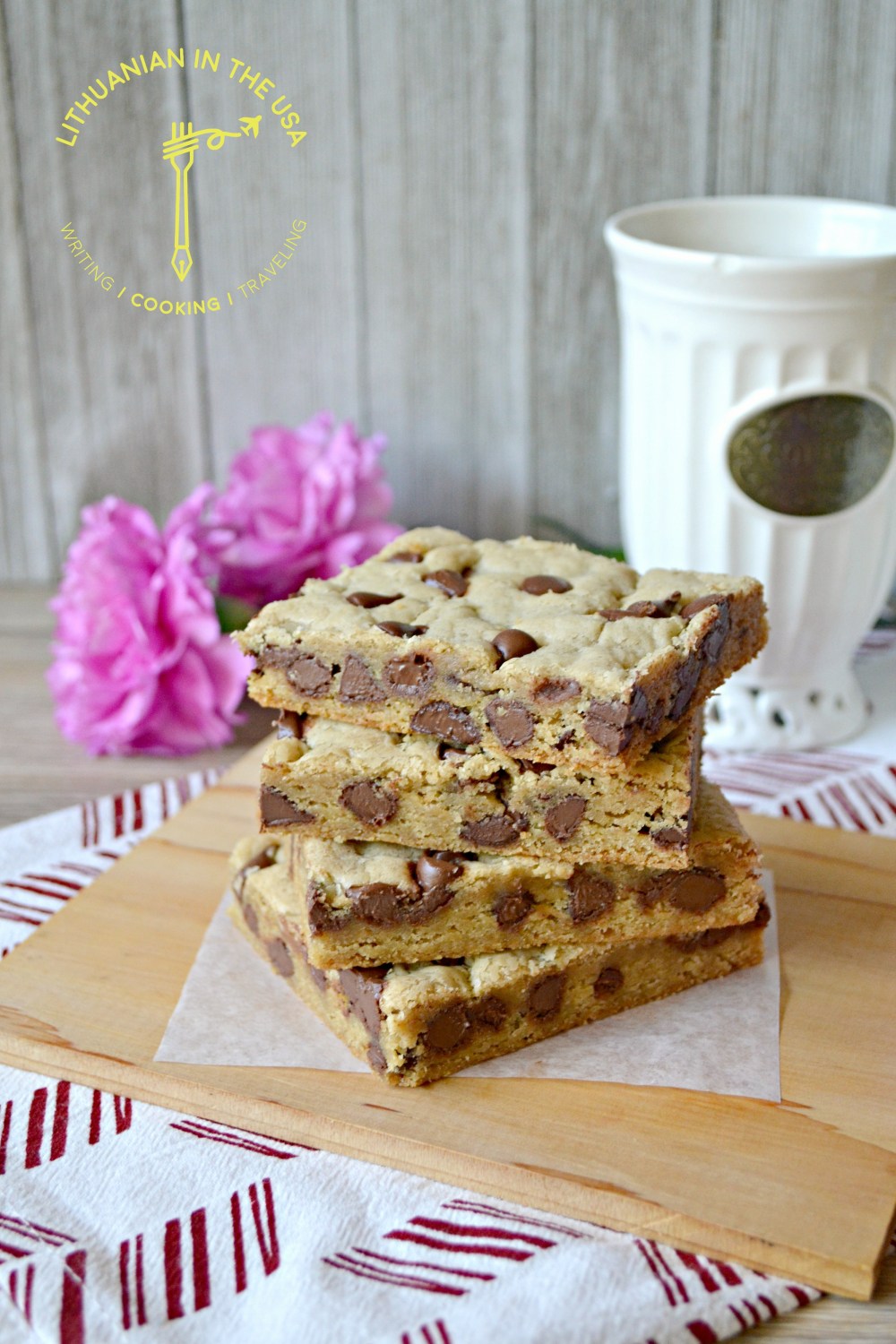 Sausainiu kvadrateliai su sokolado gabaliukais (48) 1