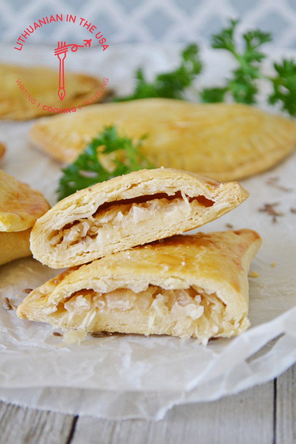 Pyrageliai su grybais ir raugintais kopustais (69)